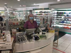 paroi de protection covid-19 en pharmacie